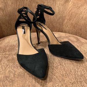 TAHARI Black D’Orsay Lace Back Pumps - WORN ONCE!